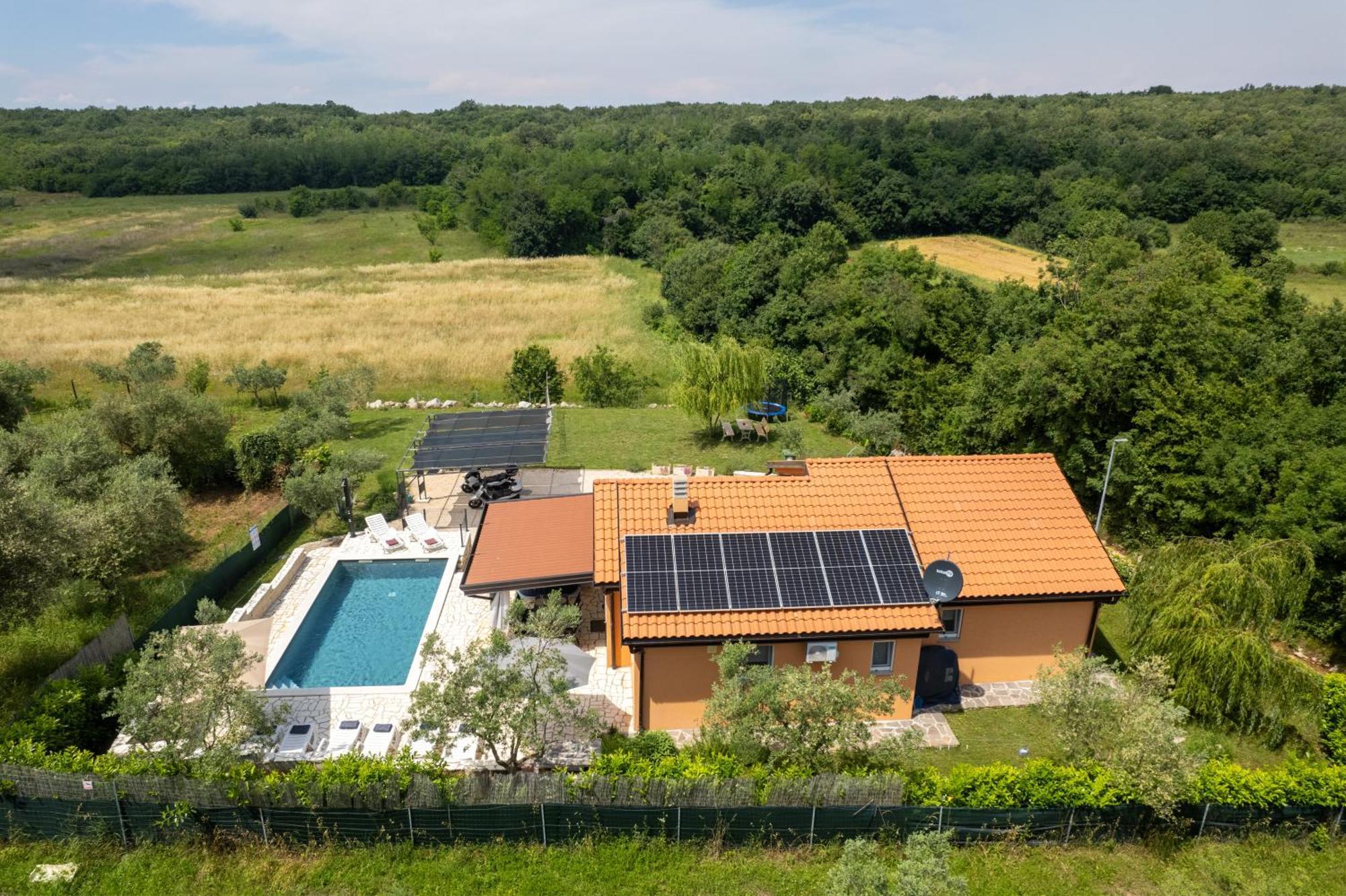 Villa Pendolina With Private Pool Buje Exteriér fotografie